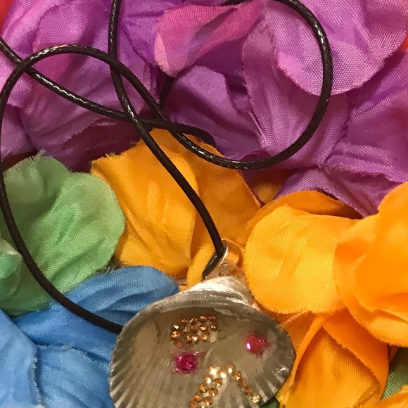 Seashell Handmade Necklace - Picture 4 of 16